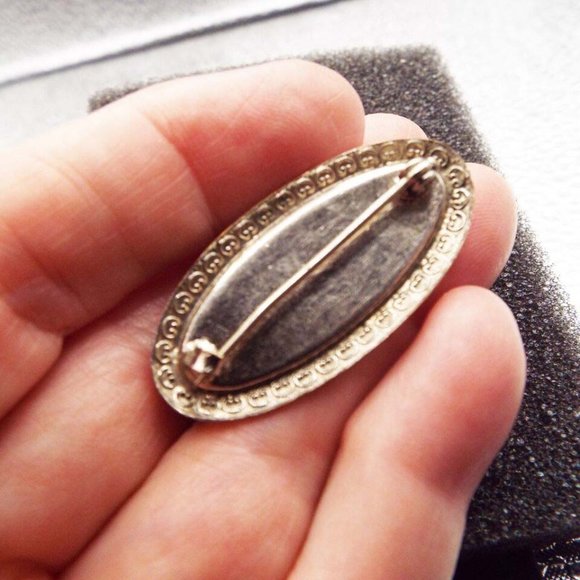 VINTAGE 1950'S LONG OVAL ALBION FACETED PEARLIZED MINT GREEN GLASS SET PIN 59 - Picture 3 of 3